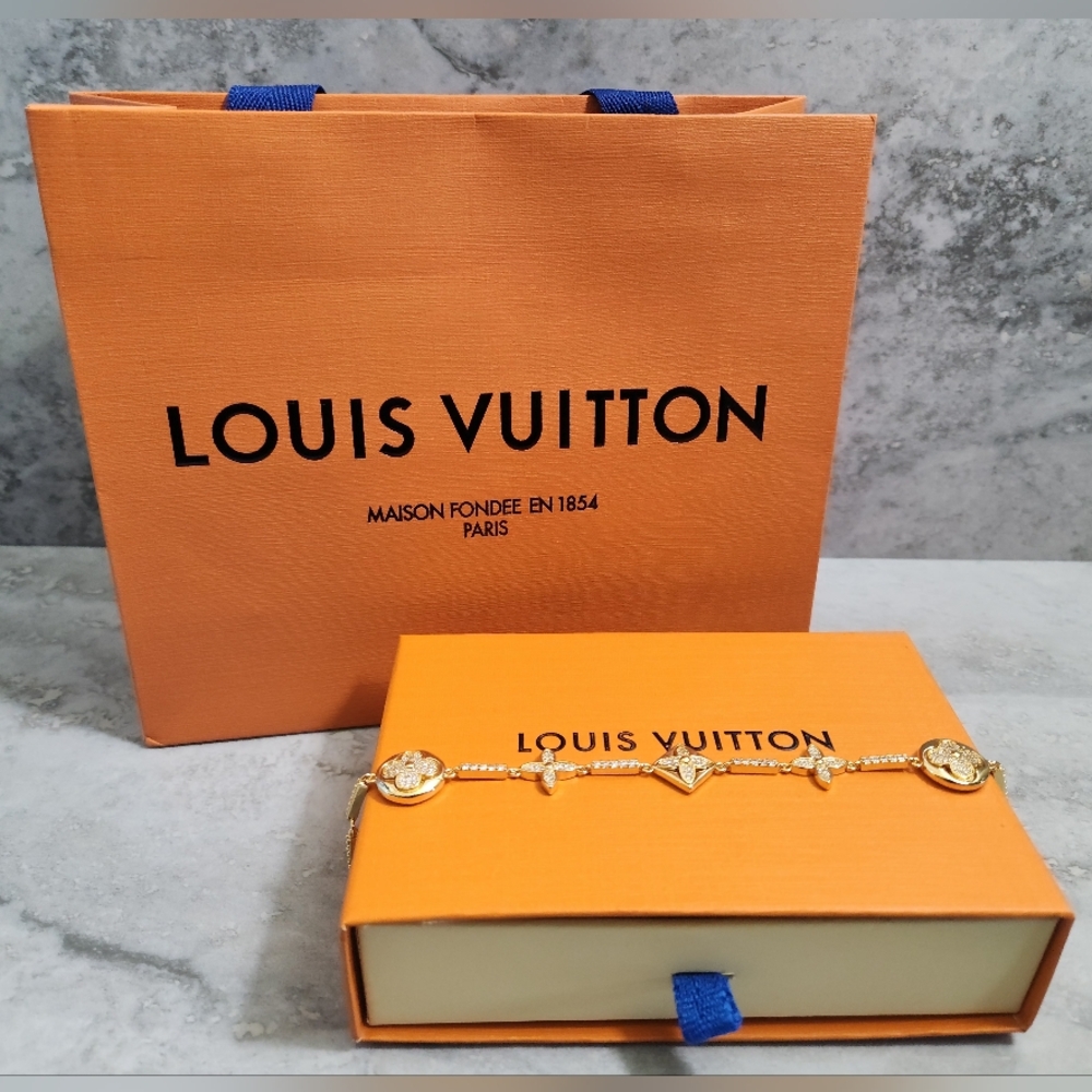Louis Vuitton Beautiful Gold Bracelet ✨️